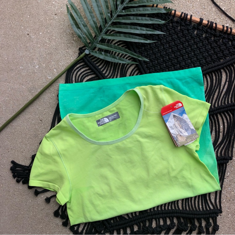 New The North Face Seamless Short Sleeve T-Shirt Women’s Small